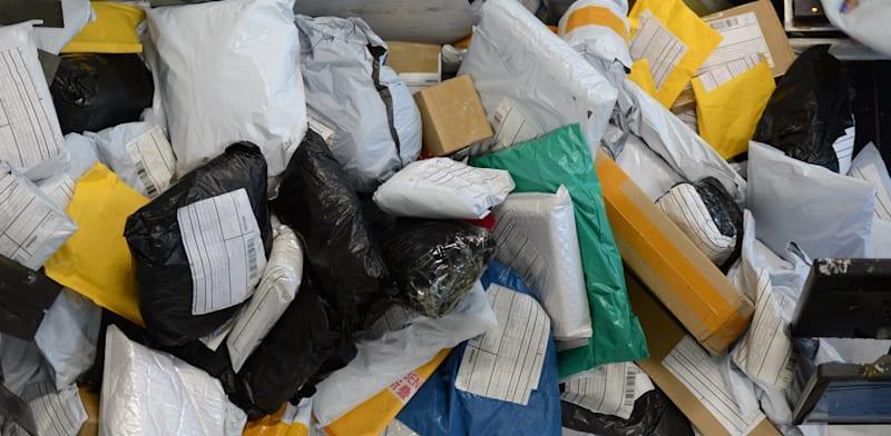 חבילות מחו''ל שהגיעו לישראל / צילום: איל יצהר