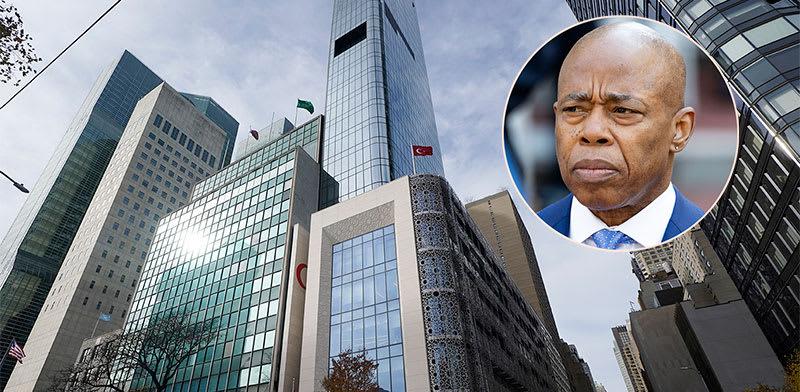  צילום: ''הבית הטורקי'' בניו יורק. בעיגול: ראש עיריית ניו יורק, אריק אדמס / צילומים: AP-Richard Drew, reuters-Michael Brochstein