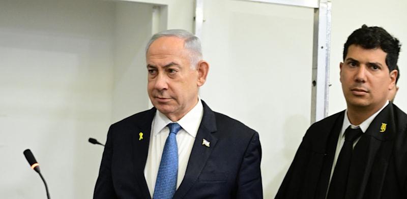 עו''ד עמית חדד וראש הממשלה בנימין נתניהו בבית המשפט המחוזי בתל אביב / צילום: יוסי זליגר