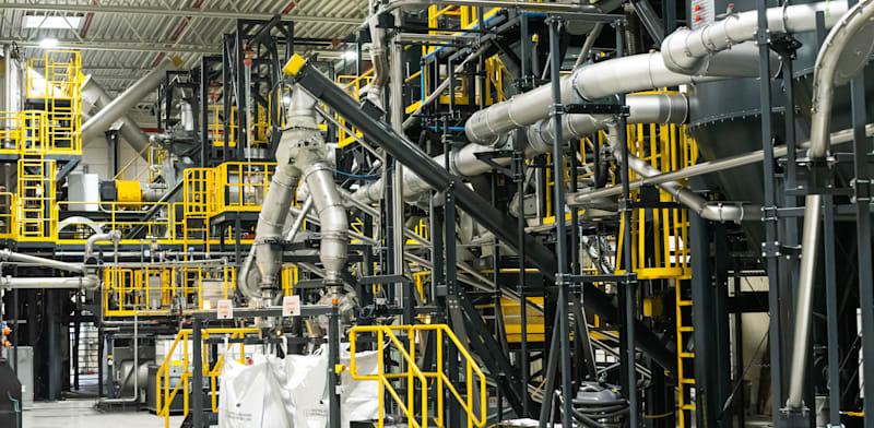 מפעל המחזור ERLOS בגרמניה. לסוללות אורך חיים מוגבל / צילום: Mr.peter Fenes