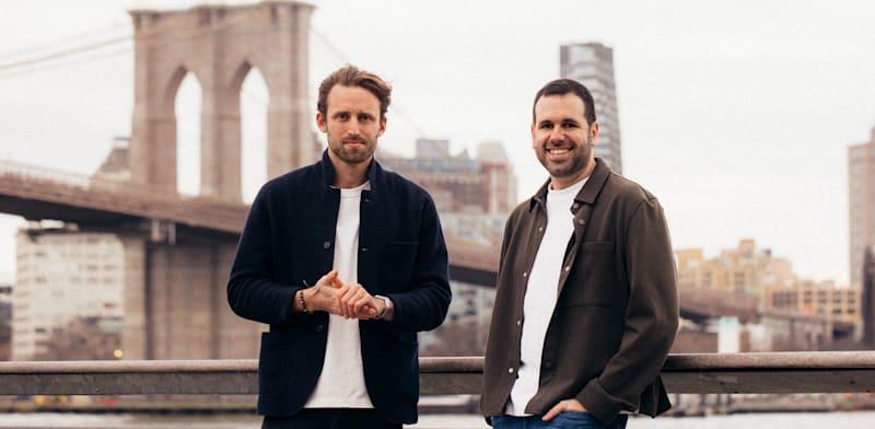 משמאל: דני בריקמן, מנכ''ל אואזיס, ועמית צימרמן, סמנכ''ל המוצר / צילום: אוהד קב