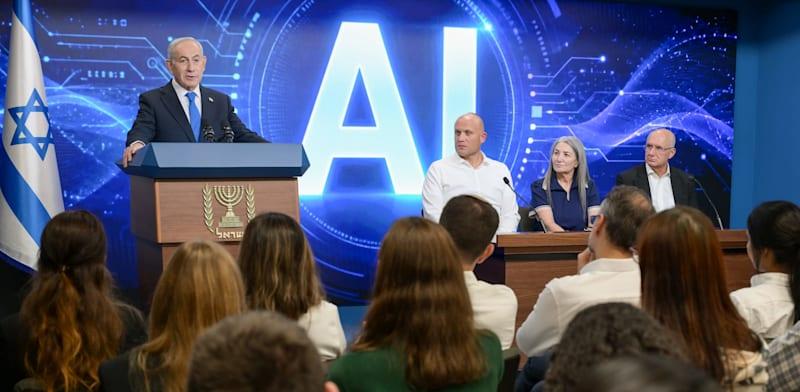 ראש הממשלה נתניהו מציג את תוכנית ה־AI, השבוע. מימין לו: ראש מטה ה־AI תא''ל (מיל') ארז אסקל / צילום: מעיין טואף / לע״מ ראש הממשלה נתניהו מציג את תוכנית ה־AI, השבוע. מימין לו: ראש מטה ה־AI תא''ל (מיל') ארז אסקל / צילום: מעיין טואף / לע״מ