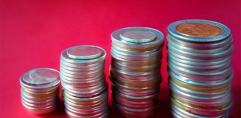  צילום: רה לשקל ולמחירי הנפט? התחזית של הבנק האירופי הגדול להסלמה / עיצוב: טלי בוגדנובסקי (נוצר בעזרת adobe firefly)