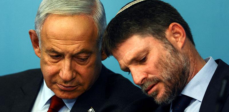 שר האוצר בצלאל סמוטריץ' וראש הממשלה בנימין נתניהו / צילום: Reuters, Ronen Zvulun