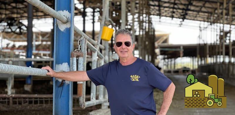 צילום: שגיא, מנהל רפת מנור בגליל המערבי. ''עובד עם הגב לקיר'' צילום: שגיא, מנהל רפת מנור בגליל המערבי. ''עובד עם הגב לקיר''