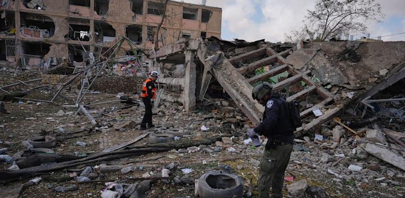 זירת נפילה בדימונה / צילום: ap, Ariel Schalit זירת נפילה בדימונה / צילום: ap, Ariel Schalit