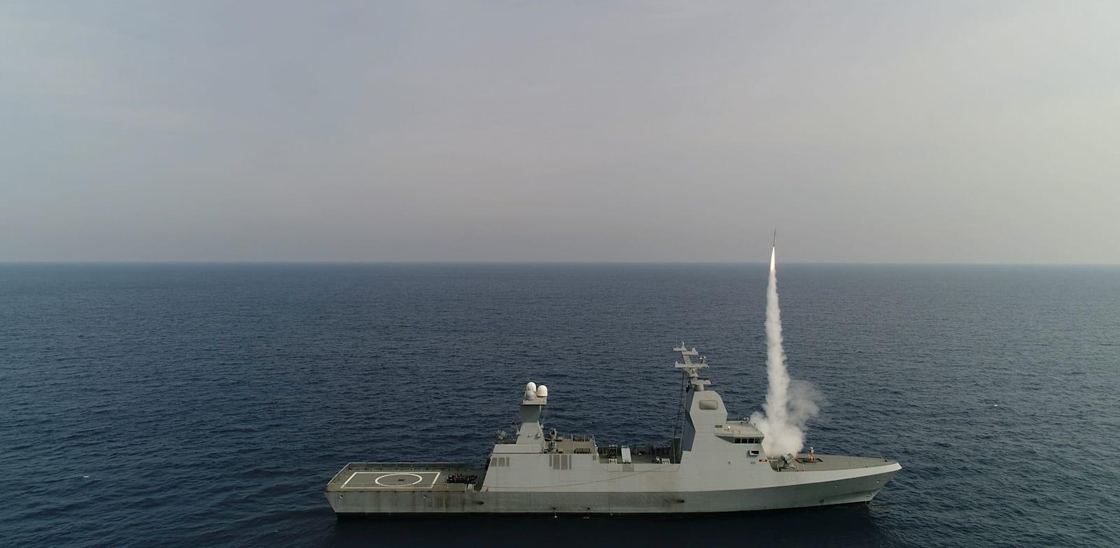 יירוטים של ''כיפת מגן'' ימית מספינת סער 6 / צילום: דוברות משרד הביטחון יירוטים של ''כיפת מגן'' ימית מספינת סער 6 / צילום: דוברות משרד הביטחון