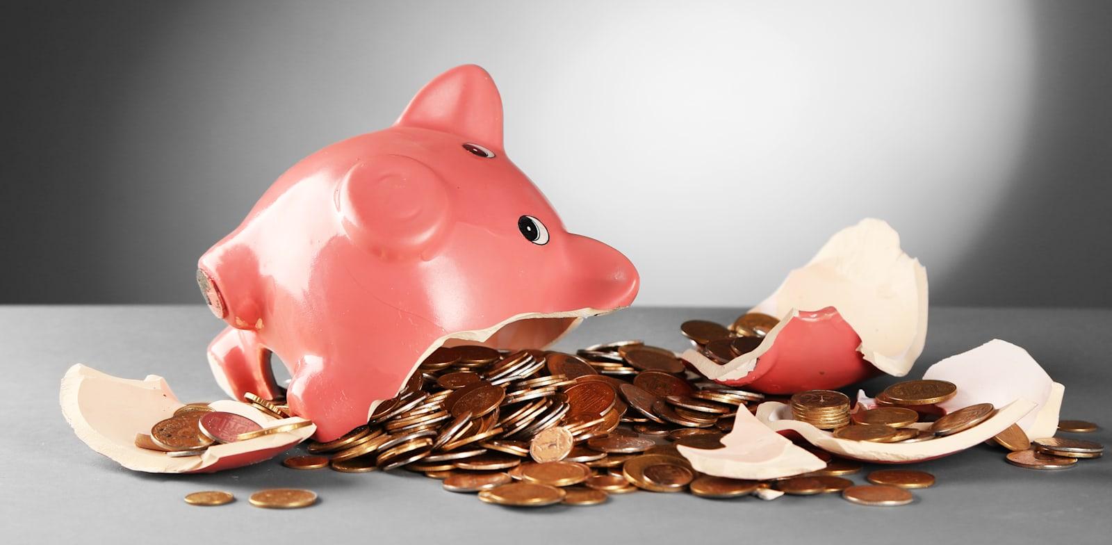 אפריל האדום של הפנסיה וההשתלמות / צילום: Shutterstock אפריל האדום של הפנסיה וההשתלמות / צילום: Shutterstock