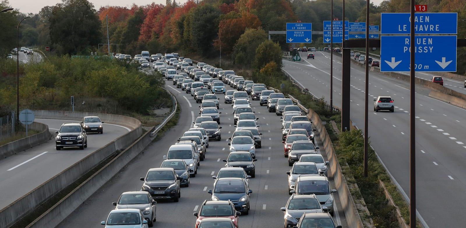 פקקים במערב פריז / צילום: ap, Michel Euler פקקים במערב פריז / צילום: ap, Michel Euler
