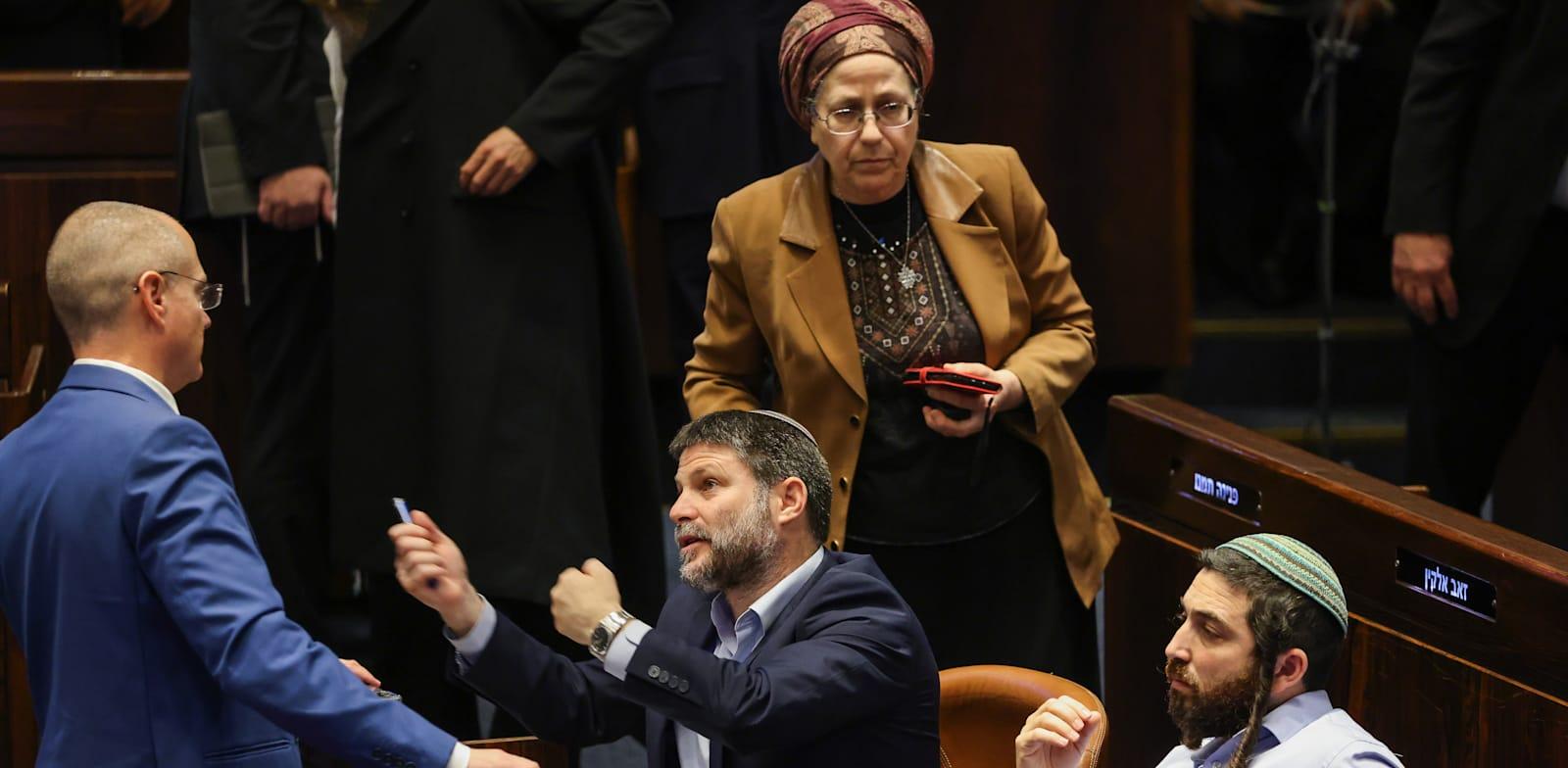 שר האוצר בצלאל סמוטריץ' במליאת הכנסת / צילום: נועם מושקוביץ', דוברות הכנסת שר האוצר בצלאל סמוטריץ' במליאת הכנסת / צילום: נועם מושקוביץ', דוברות הכנסת