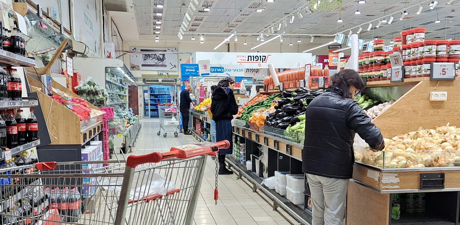 קניות בסופר / צילום: טלי בוגדנובסקי קניות בסופר / צילום: טלי בוגדנובסקי