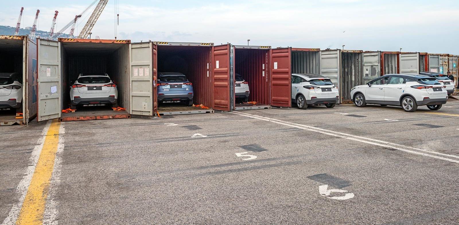 כלי רכב חדשים בקונטיינרים בנמל חיפה / צילום: יח''צ כלי רכב חדשים בקונטיינרים בנמל חיפה / צילום: יח''צ