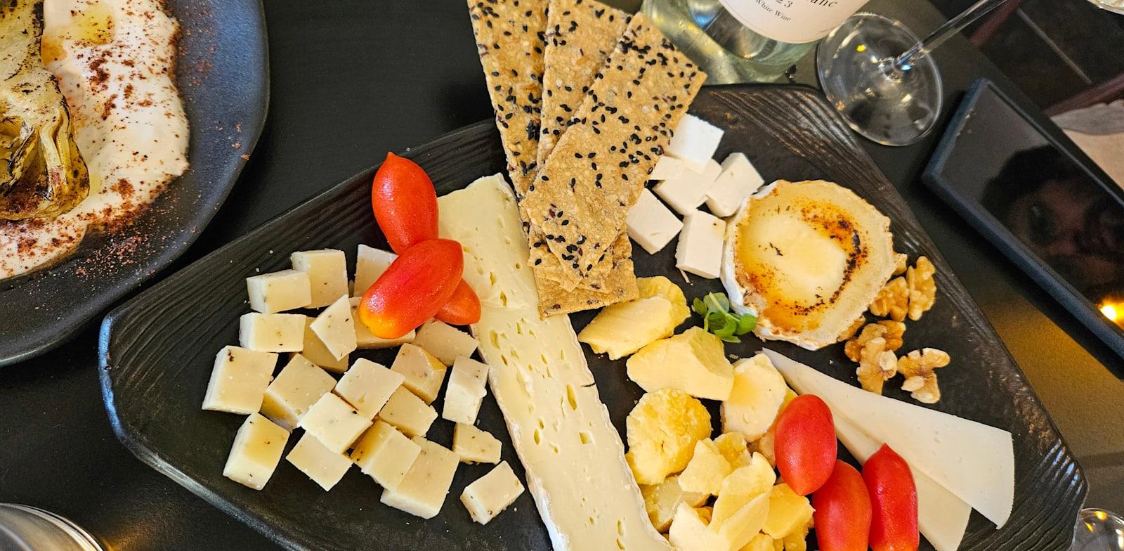 תקרובת גבינות ביקב היוגב / צילום: נועם יעקובי תקרובת גבינות ביקב היוגב / צילום: נועם יעקובי