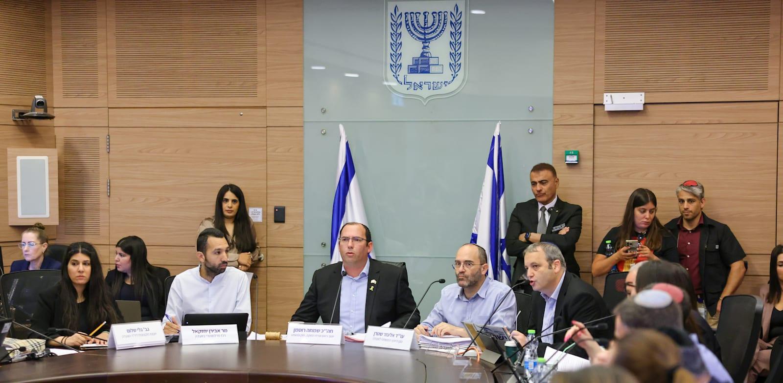 ועדת החוקה 18.6.24- החוק לבחירת רבני ערים / צילום: נועם מושקוביץ', דוברות הכנסת ועדת החוקה 18.6.24- החוק לבחירת רבני ערים / צילום: נועם מושקוביץ', דוברות הכנסת
