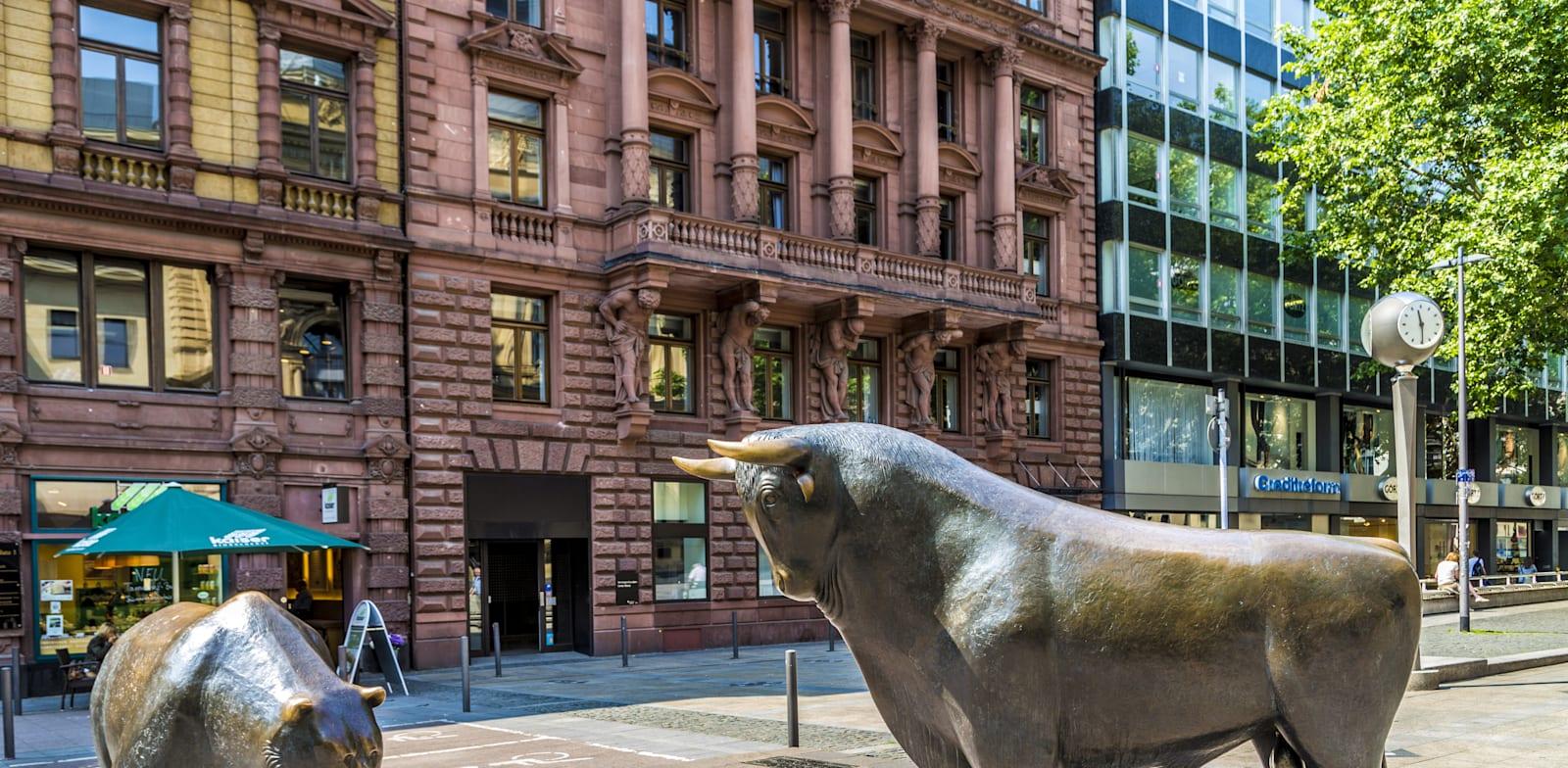 הבורסה בפרנקפורט, גרמניה / צילום: Shutterstock הבורסה בפרנקפורט, גרמניה / צילום: Shutterstock