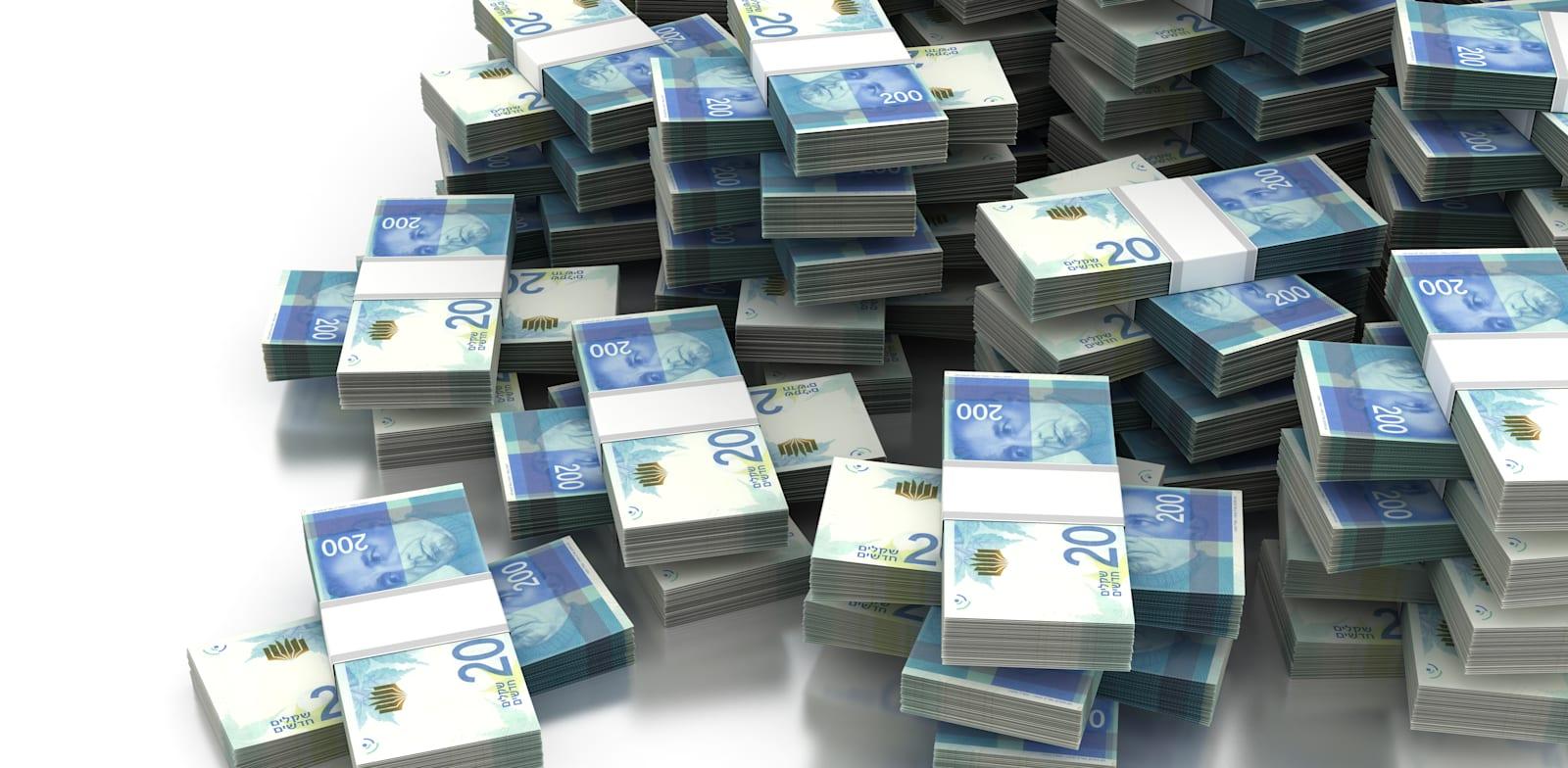 שטרות של 200 / צילום: Shutterstock, Ufuk ZIVANA שטרות של 200 / צילום: Shutterstock, Ufuk ZIVANA
