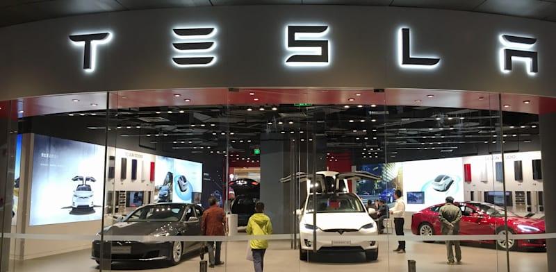 אולם תצוגה של טסלה. בקרוב במידטאון / צילום: Reuters, Sun xinming אולם תצוגה של טסלה. בקרוב במידטאון / צילום: Reuters, Sun xinming