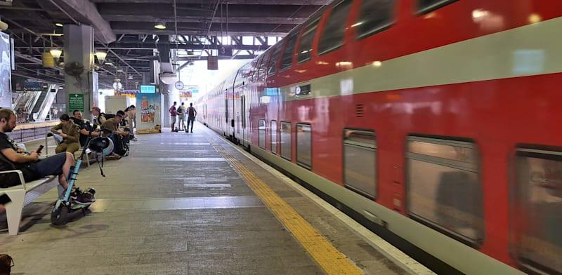רכבת ישראל - תחנת השלום / צילום: טלי בוגדנובסקי רכבת ישראל - תחנת השלום / צילום: טלי בוגדנובסקי