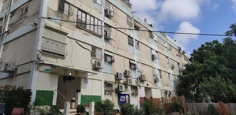 דיור ציבורי בטירת הכרמל. ביקורת רבה על רמת התחזוקה של הפרויקטים / צילום: Shutterstock דיור ציבורי בטירת הכרמל. ביקורת רבה על רמת התחזוקה של הפרויקטים / צילום: Shutterstock