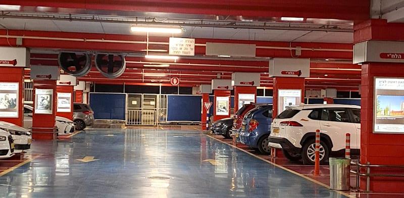 חניון תת-קרקעי / צילום: טלי בוגדנובסקי חניון תת-קרקעי / צילום: טלי בוגדנובסקי