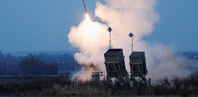 מערכת ההגנה האווירית כיפת ברזל / צילום: Reuters, AMMAR AWAD מערכת ההגנה האווירית כיפת ברזל / צילום: Reuters, AMMAR AWAD