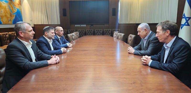 רה''מ בנימין נתניהו, שר האוצר בצלאל סמוטריץ', נגיד בנק ישראל פרופ' אמיר ירון, יו''ר המועצה הלאומית לכלכלה פרופ' אבי שמחון ומנכ''ל משרד האוצר שלומי הייזלר בדיון על תקציב המדינה / צילום: דוברות ראש הממשלה רה''מ בנימין נתניהו, שר האוצר בצלאל סמוטריץ', נגיד בנק ישראל פרופ' אמיר ירון, יו''ר המועצה הלאומית לכלכלה פרופ' אבי שמחון ומנכ''ל משרד האוצר שלומי הייזלר בדיון על תקציב המדינה / צילום: דוברות ראש הממשלה