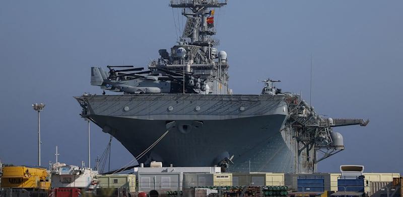ספינת הקרב האמריקאית USS-WASP בנמל לרנקה, השבוע / צילום: Reuters, Stelios Misinas ספינת הקרב האמריקאית USS-WASP בנמל לרנקה, השבוע / צילום: Reuters, Stelios Misinas