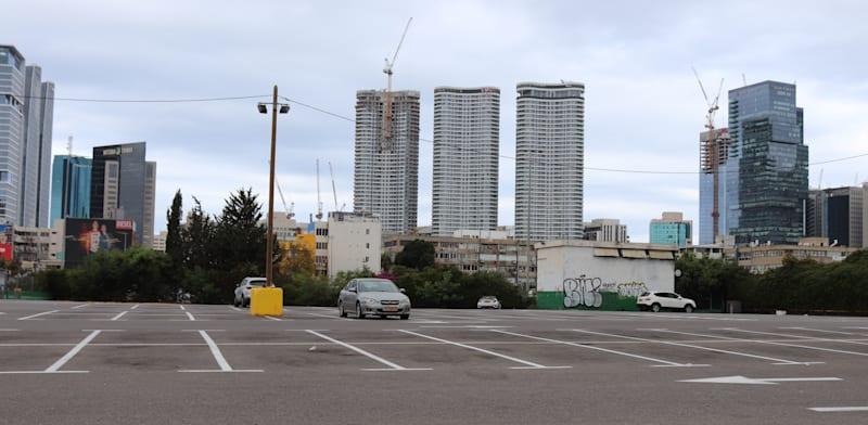 חניון הסינרמה בת''א, בו אמור לקום אחד המרכזים / צילום: Shutterstock חניון הסינרמה בת''א, בו אמור לקום אחד המרכזים / צילום: Shutterstock