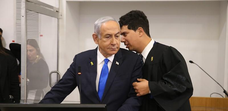עו''ד עמית חדד וראש הממשלה בנימין נתניהו בבית המשפט המחוזי בתל אביב, אתמול (ד') / צילום: עמית שאבי, ידיעות אחרונות עו''ד עמית חדד וראש הממשלה בנימין נתניהו בבית המשפט המחוזי בתל אביב, אתמול (ד') / צילום: עמית שאבי, ידיעות אחרונות