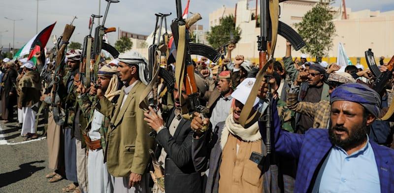 חות'ים במצעד צבאי בצנעא, תימן / צילום: Reuters, KHALED ABDULLAH חות'ים במצעד צבאי בצנעא, תימן / צילום: Reuters, KHALED ABDULLAH