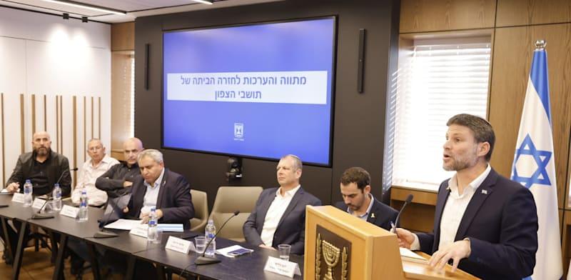 שר האוצר סמוטריץ' בהצגת מתווה הסיוע לחזרת תושבי הצפון לבתיהם, היום (א') / צילום: לע''מ/יוסי זמיר שר האוצר סמוטריץ' בהצגת מתווה הסיוע לחזרת תושבי הצפון לבתיהם, היום (א') / צילום: לע''מ/יוסי זמיר