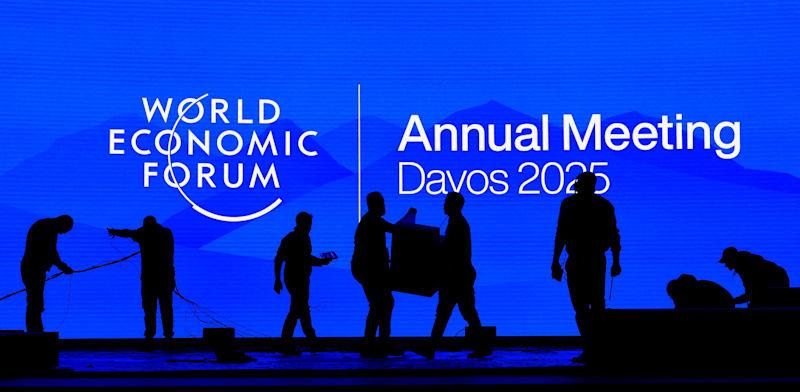 הכנות לכינוס השנתי בדאבוס / צילום: Reuters, Yves Herman הכנות לכינוס השנתי בדאבוס / צילום: Reuters, Yves Herman