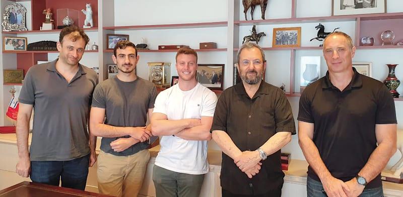 מייסדי פאראגון, מימין: מפקד 8200 לשעבר תא''ל במיל' אהוד שניאורסון, וראש הממשלה לשעבר אהוד ברק / צילום: יח''צ מייסדי פאראגון, מימין: מפקד 8200 לשעבר תא''ל במיל' אהוד שניאורסון, וראש הממשלה לשעבר אהוד ברק / צילום: יח''צ