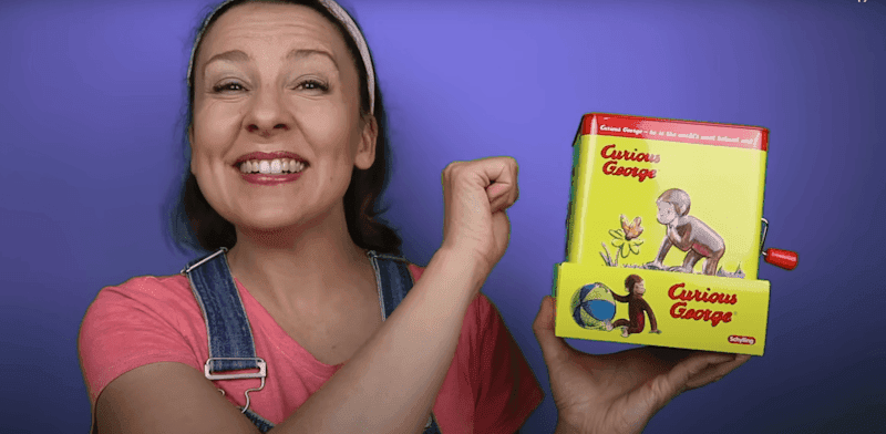 רייצ'ל אן אקורסו (''מיס רייצ'ל''). גננת לשעבר שהפכה ללהיט בנטפליקס / צילום: צילום מסך מתוך ערוץ היוטיוב שלה רייצ'ל אן אקורסו (''מיס רייצ'ל''). גננת לשעבר שהפכה ללהיט בנטפליקס / צילום: צילום מסך מתוך ערוץ היוטיוב שלה