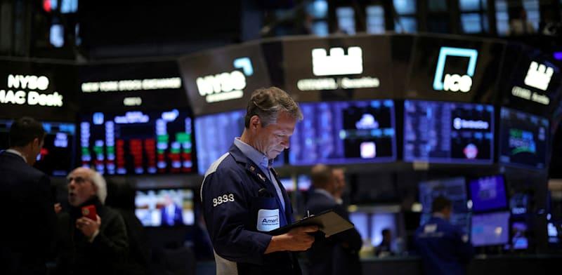 סוחרים בבורסת ניו יורק השבוע. ככה זה בכלכלה / צילום: Reuters סוחרים בבורסת ניו יורק השבוע. ככה זה בכלכלה / צילום: Reuters