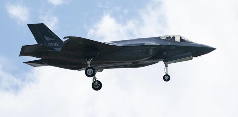 מטוס קרב תוצרת לוקהיד מרטין של חיל האוויר הנורבגי. על קרן העושר נאסר להשקיע ביצרנית הנשק האמריקאית / צילום: Reuters, IMAGO/Cody Froggatt מטוס קרב תוצרת לוקהיד מרטין של חיל האוויר הנורבגי. על קרן העושר נאסר להשקיע ביצרנית הנשק האמריקאית / צילום: Reuters, IMAGO/Cody Froggatt