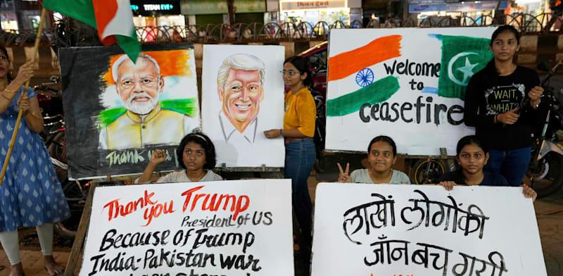 מודים לטראמפ על הפסקת האש במומבאי, הודו / צילום: ap, Rajanish Kakade מודים לטראמפ על הפסקת האש במומבאי, הודו / צילום: ap, Rajanish Kakade