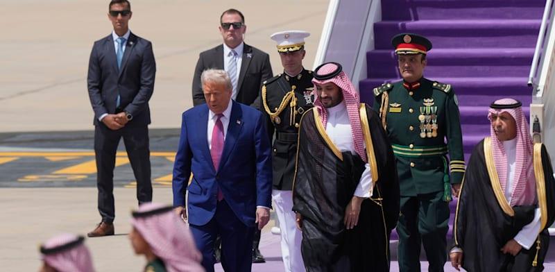טראמפ מגיע לפגוש את יורש העצר הסעודי, מוחמד בן סלמאן בריאד, היום / צילום: ap, Alex Brandon טראמפ מגיע לפגוש את יורש העצר הסעודי, מוחמד בן סלמאן בריאד, היום / צילום: ap, Alex Brandon