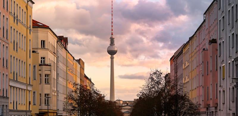 ברלין. עובדים זקוקים לכתובת קבועה כדי לקבל משכורת / צילום: Shutterstock ברלין. עובדים זקוקים לכתובת קבועה כדי לקבל משכורת / צילום: Shutterstock