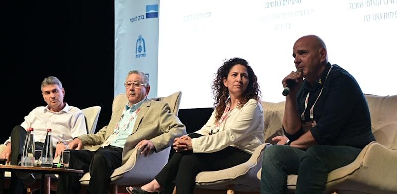 אורי אפשטיין, מיכל עוזיהו, טלאל אל-קרינאווי, שי משה חגג, בפאנל משותף / צילום: תמר מצפי אורי אפשטיין, מיכל עוזיהו, טלאל אל-קרינאווי, שי משה חגג, בפאנל משותף / צילום: תמר מצפי