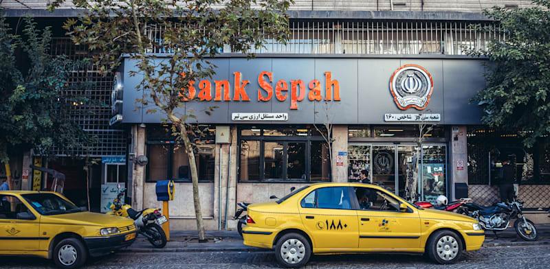 תשתיות בנק ספ'א הותקפו, והמשכורות לחיילי משמרות המהפכה הוקפאו / צילום: Shutterstock תשתיות בנק ספ'א הותקפו, והמשכורות לחיילי משמרות המהפכה הוקפאו / צילום: Shutterstock