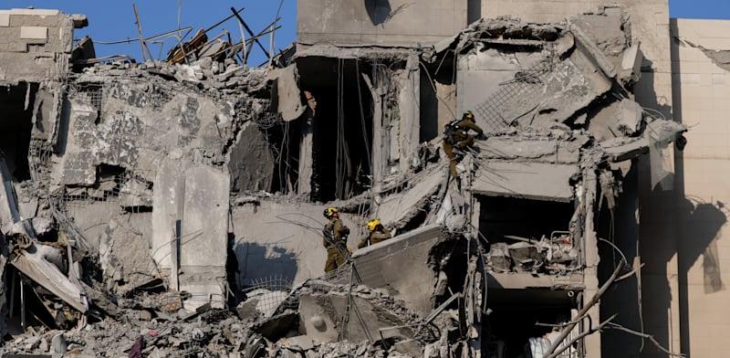 בניין בבאר שבע, שנפגע באופן ישיר מטיל ששוגר מאיראן / צילום: Reuters, Amir Cohen בניין בבאר שבע, שנפגע באופן ישיר מטיל ששוגר מאיראן / צילום: Reuters, Amir Cohen