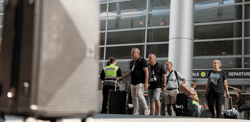 שבים לישראל בנתב''ג במהלך המלחמה / צילום: Reuters, Violeta Santos Moura שבים לישראל בנתב''ג במהלך המלחמה / צילום: Reuters, Violeta Santos Moura