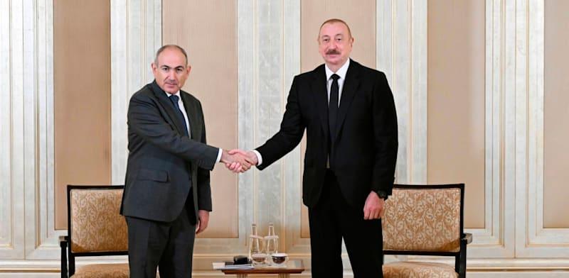 נשיא אזרבייג'ן אילהם אלייב וראש ממשלת ארמניה ניקול פשיניאן, בשבוע שעבר / צילום: ap נשיא אזרבייג'ן אילהם אלייב וראש ממשלת ארמניה ניקול פשיניאן, בשבוע שעבר / צילום: ap