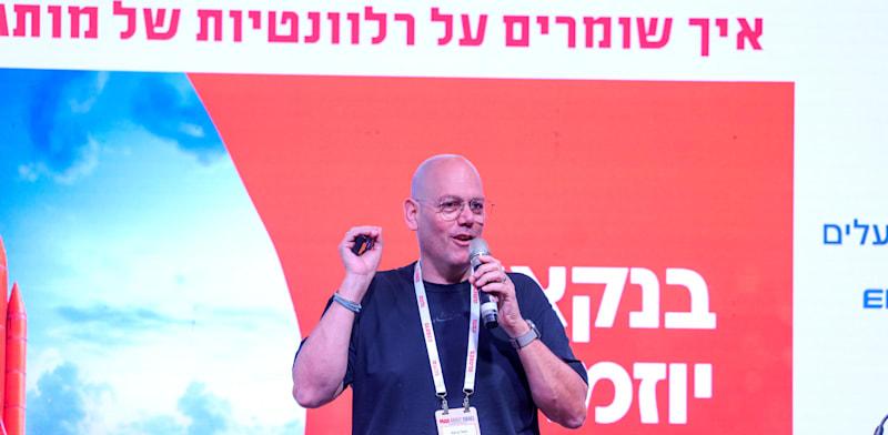 יגאל ברקת, סמנכ"ל השיווק של בנק הפועלים, בכנס MAD / צילום: שלומי יוסף יגאל ברקת, סמנכ"ל השיווק של בנק הפועלים, בכנס MAD / צילום: שלומי יוסף