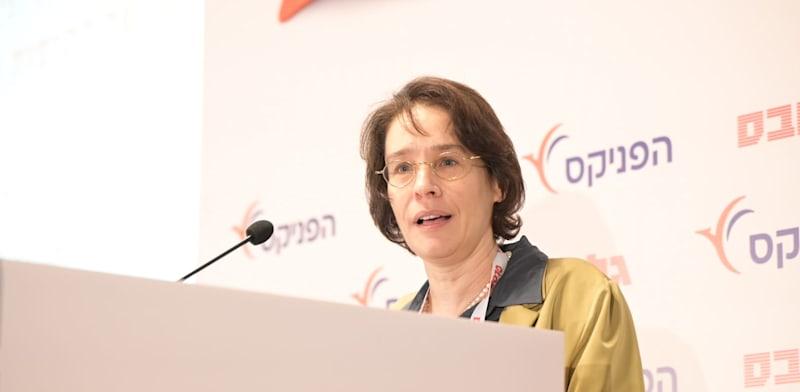 אלונה בר און, מו"ל גלובס, בכנס ההשקעות 2025 / צילום: תמר מצפי אלונה בר און, מו"ל גלובס, בכנס ההשקעות 2025 / צילום: תמר מצפי