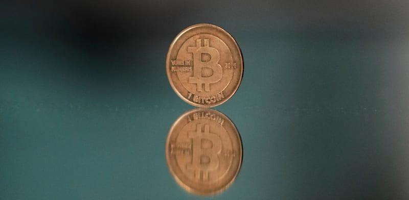 מסחר בביטקוין / צילום: ap, Petr David Josek מסחר בביטקוין / צילום: ap, Petr David Josek