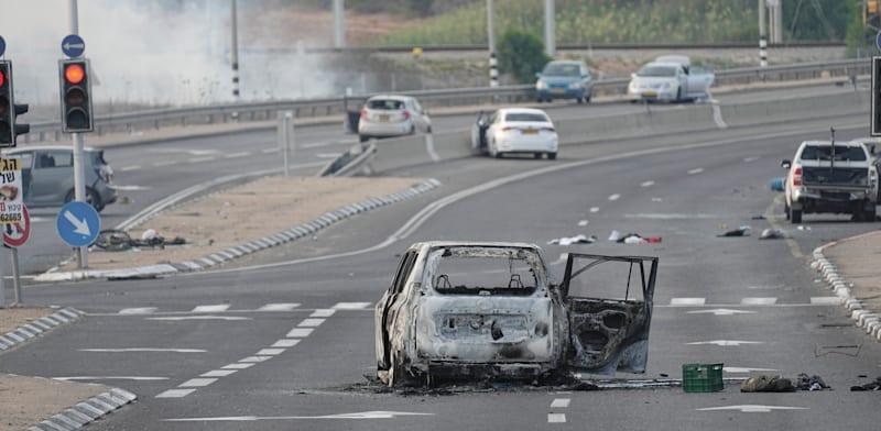 הקרבות שהתחוללו בכבישים ב-7 באוקטובר / צילום: ap, Ohad Zwigenberg הקרבות שהתחוללו בכבישים ב-7 באוקטובר / צילום: ap, Ohad Zwigenberg