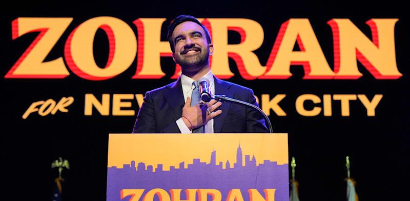 זוהרן ממדאני נושא את נאום הזכייה שלו / צילום: ap, Yuki Iwamura זוהרן ממדאני נושא את נאום הזכייה שלו / צילום: ap, Yuki Iwamura