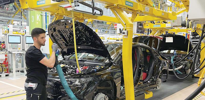 מפעל מרצדס־בנץ. תעשיית הרכב הגרמנית היא בין הנפגעות העיקריות מהמשבר הכלכלי / צילום: Reuters, Christoph Steitz מפעל מרצדס־בנץ. תעשיית הרכב הגרמנית היא בין הנפגעות העיקריות מהמשבר הכלכלי / צילום: Reuters, Christoph Steitz